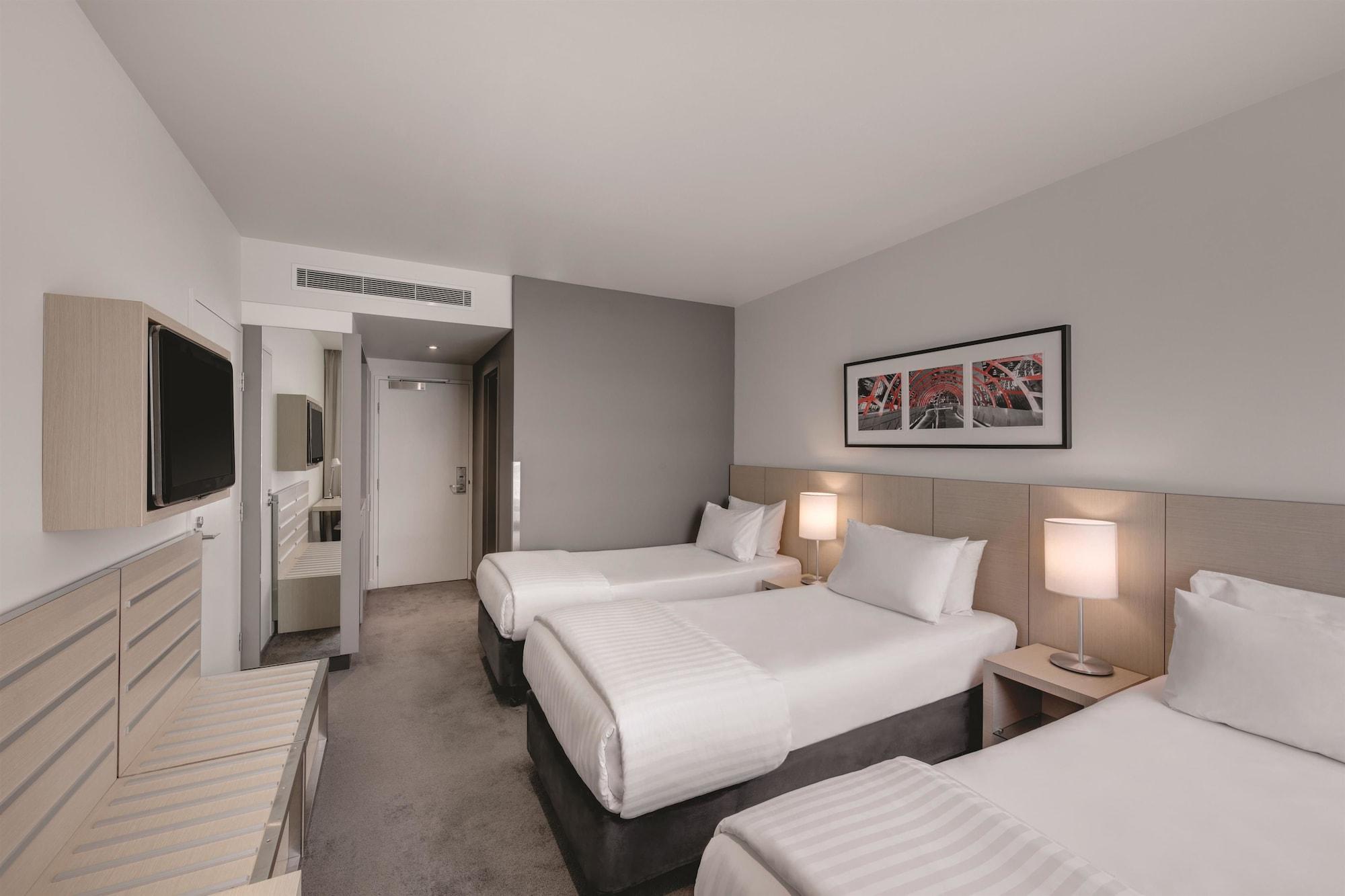 Travelodge Hotel Melbourne Docklands Exterior photo
