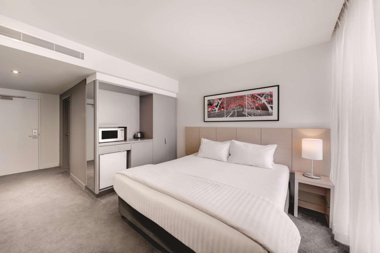 Travelodge Hotel Melbourne Docklands Exterior photo